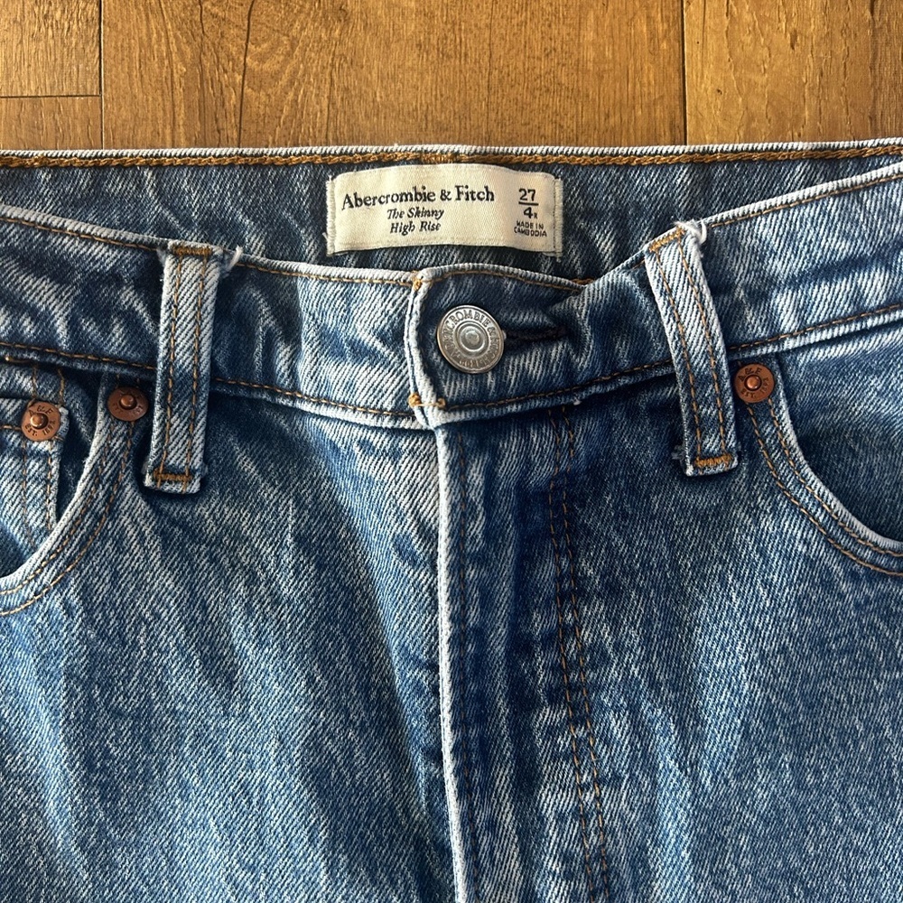 Abercrombie High Rise Skinny Jeans 27 / 4R | Light Wash Raw Hem - Picture 4 of 10